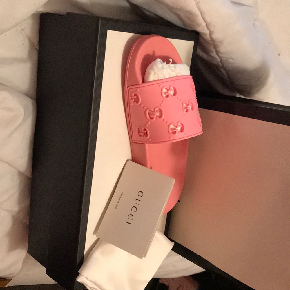 Gucci pink slides size 5.0 brand new never worn.